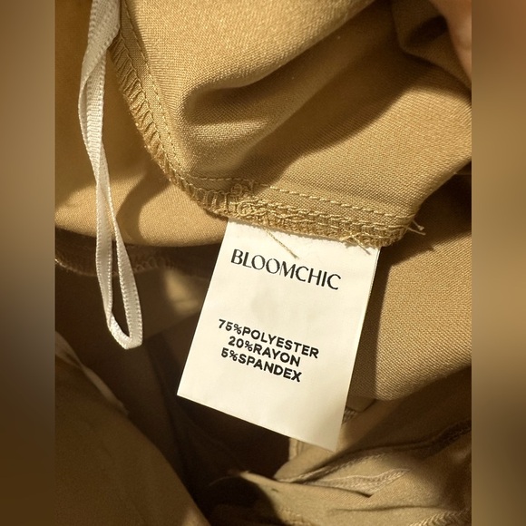 BloomChic Plus Size XL Tan Chinos Relaxed Wide-Leg us14-16 - Picture 3 of 4
